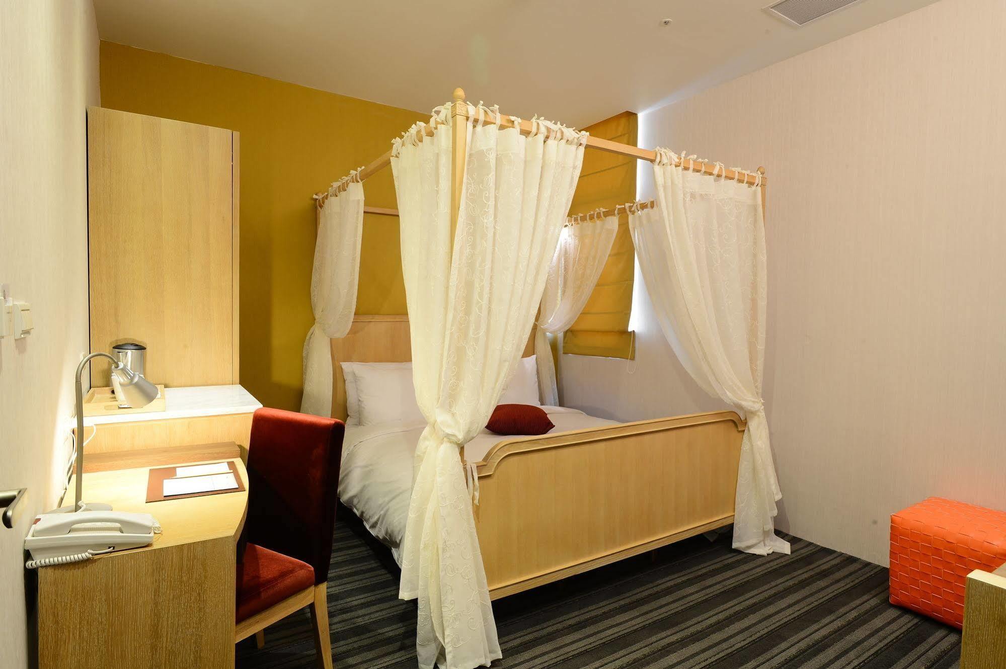 In Young Hotel Cao Hùng Ngoại thất bức ảnh